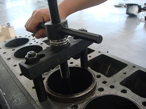 柴油機(jī)氣缸套拉拔器