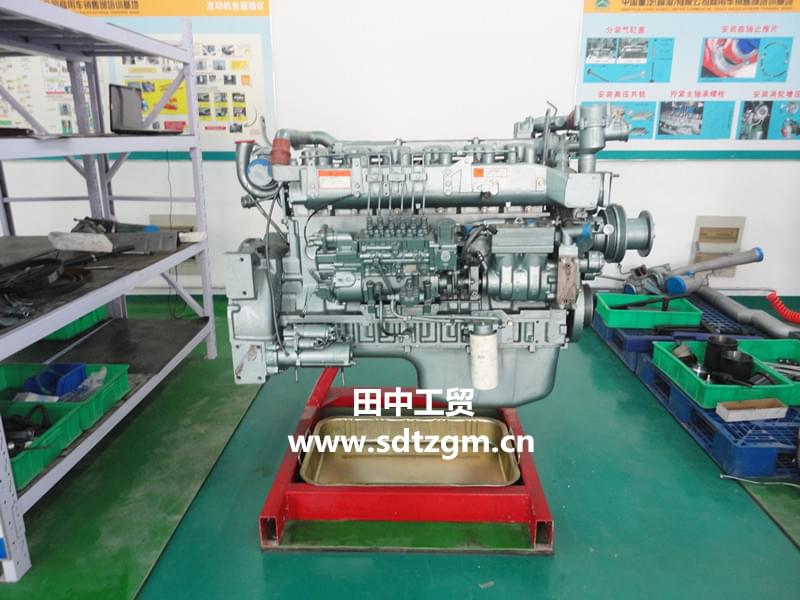 大車發(fā)動(dòng)機(jī)翻轉(zhuǎn)架