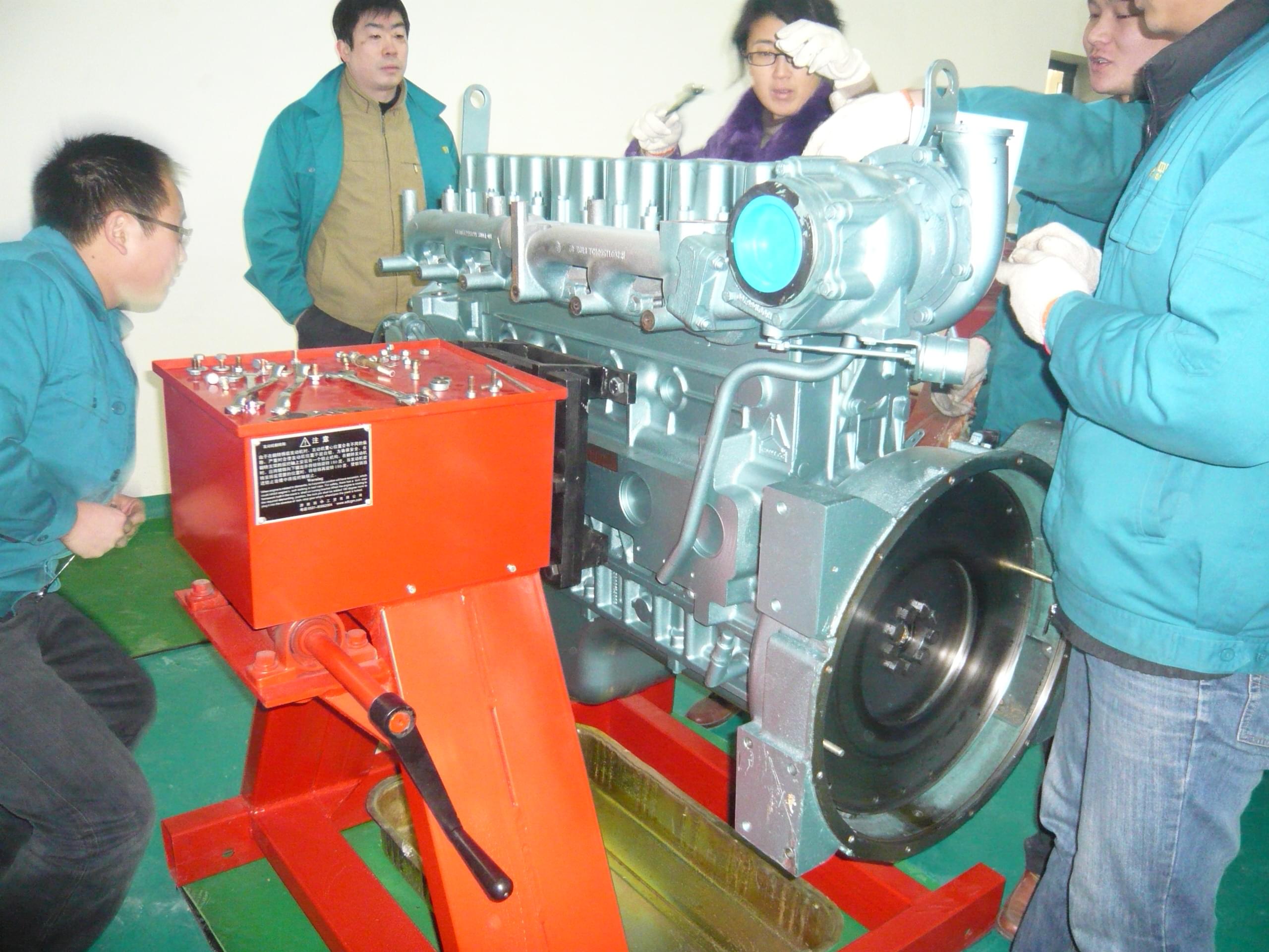 柴油發(fā)動機翻轉(zhuǎn)架