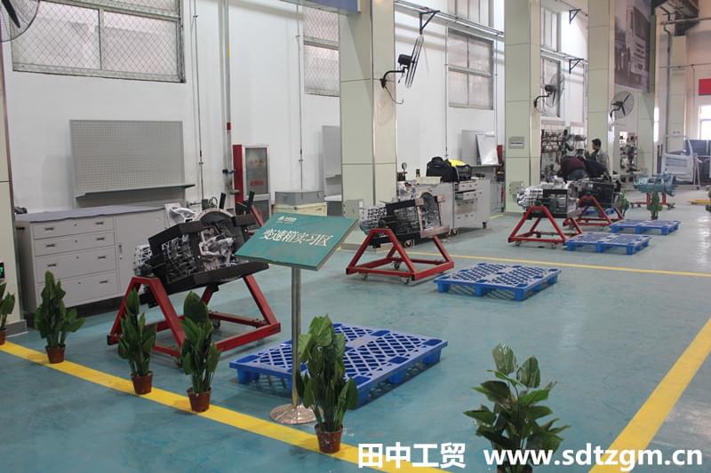 變速箱翻轉(zhuǎn)架重汽培訓(xùn)基地 變速箱翻轉(zhuǎn)架重汽培訓(xùn)基地