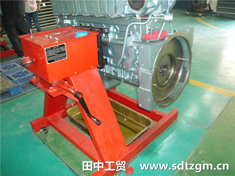 發(fā)動(dòng)機(jī)翻轉(zhuǎn)架.jpg 發(fā)動(dòng)機(jī)翻轉(zhuǎn)架.jpg