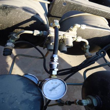 氣路故障檢測器檢測四回路保護閥.jpg 氣路故障檢測器檢測四回路保護閥.jpg