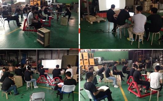 田中生產(chǎn)骨干討論如何加快發(fā)電空壓一體機(jī)裝配進(jìn)程.jpg 田中生產(chǎn)骨干討論如何加快發(fā)電空壓一體機(jī)裝配進(jìn)程.jpg