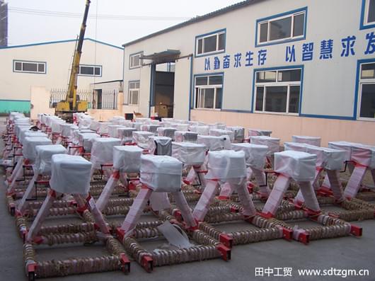 濟南發(fā)動機翻轉(zhuǎn)架正規(guī)廠家—田中工貿(mào).jpg 濟南發(fā)動機翻轉(zhuǎn)架正規(guī)廠家—田中工貿(mào).jpg