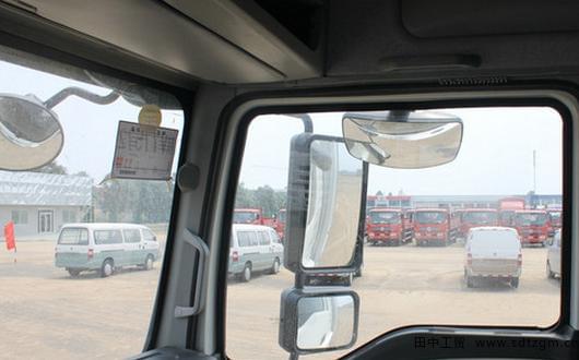 后視鏡解決盲區(qū)問題.jpg 后視鏡解決盲區(qū)問題.jpg