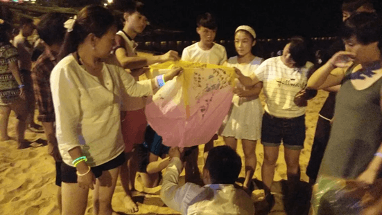 放飛孔明燈 放飛孔明燈