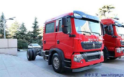 重汽T5G四開門(摘自卡車之家) 重汽T5G四開門(摘自卡車之家)