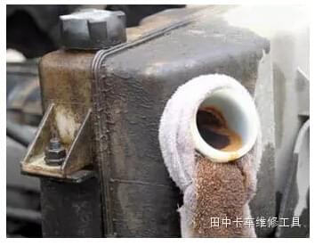 發(fā)動(dòng)機(jī)水箱進(jìn)油 發(fā)動(dòng)機(jī)水箱進(jìn)油