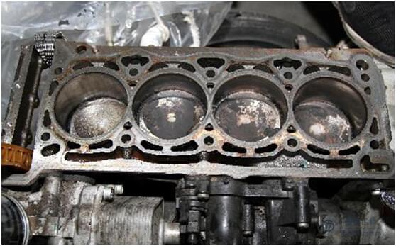 發(fā)動(dòng)機(jī)缸套故障 發(fā)動(dòng)機(jī)缸套故障
