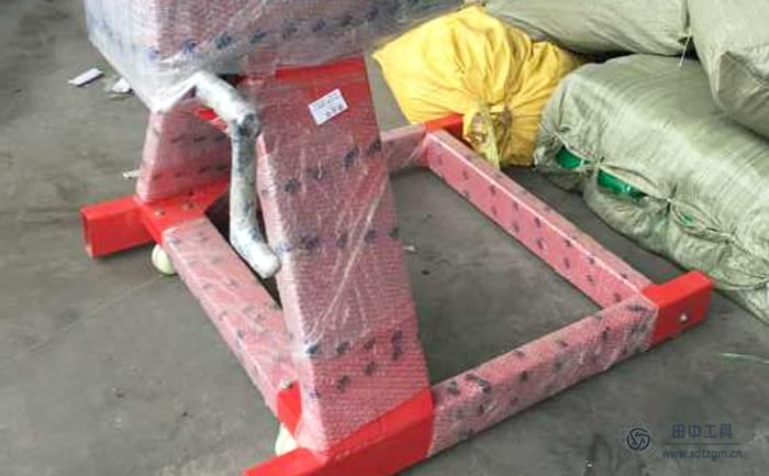 云南發(fā)動機拆裝翻轉(zhuǎn)架發(fā)貨圖