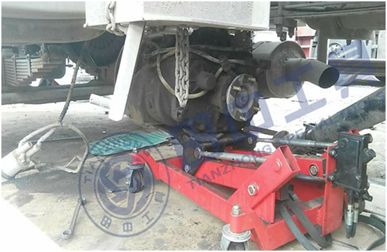 變速箱液壓拖車(chē) (2).png 變速箱液壓拖車(chē) (2).png