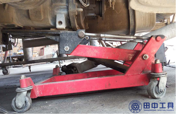 田中變速箱低位運(yùn)送器場景使用圖片 田中變速箱低位運(yùn)送器場景使用圖片