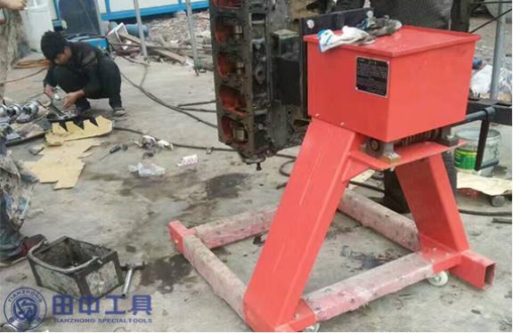 田中重型發(fā)動(dòng)機(jī)翻轉(zhuǎn)架使用案例圖片 田中重型發(fā)動(dòng)機(jī)翻轉(zhuǎn)架使用案例圖片