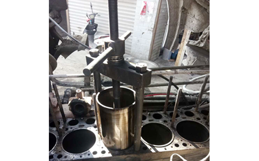 鄭師傅反饋田中卡車維修工具設(shè)備--缸套拔出器使用圖片 鄭師傅反饋田中卡車維修工具設(shè)備--缸套拔出器使用圖片