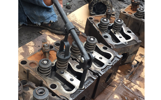 河北武師傅反饋田中MC13曼發(fā)動(dòng)機(jī)維修工具--氣門彈簧壓縮器使用圖片 河北武師傅反饋田中MC13曼發(fā)動(dòng)機(jī)維修工具--氣門彈簧壓縮器使用圖片