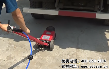 山東田中卡車養(yǎng)護搶修服務(wù)車快修氣動工具使用