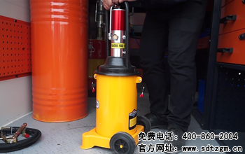 山東田中卡車養(yǎng)護搶修服務(wù)車核心設(shè)備氣動黃油機