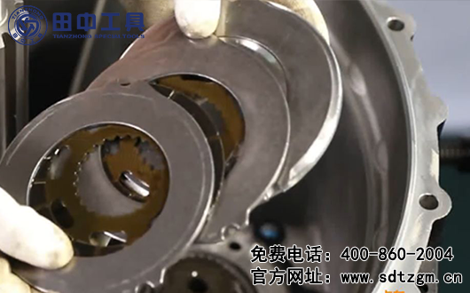 ZF12檔變速箱主箱拆卸 ZF12檔變速箱主箱拆卸