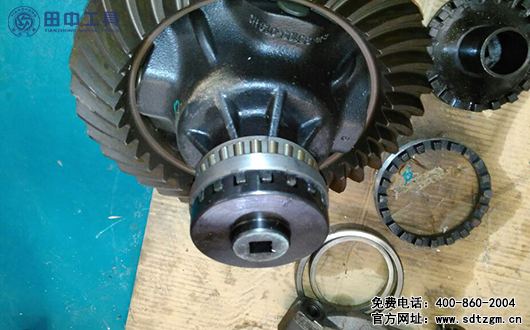 TZ402301中后橋差速器調(diào)整螺母扳手(輸入端左側(cè)) TZ402301中后橋差速器調(diào)整螺母扳手(輸入端左側(cè))