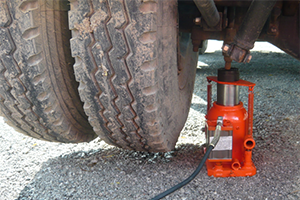 電氣故障、常見(jiàn)液壓及機(jī)械故障等配件、閥類的維修更換